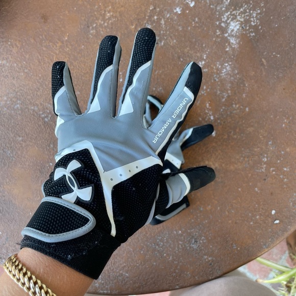 Under armor batting gloves - Picture 1 of 2